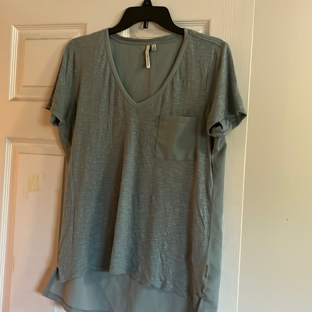 Calvin Klein Jeans v-neck green T-shirt w/pocket-L